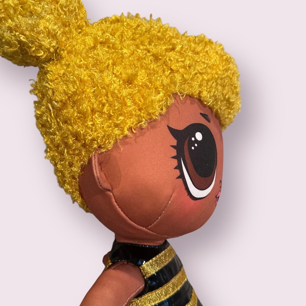 L.O.L. Surprise! Queen Bee Huggable Plush Doll Stuffed Animal 2020 - Picture 10 of 11